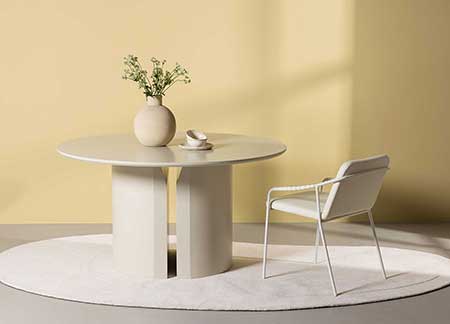 table et chaise design coloris beige